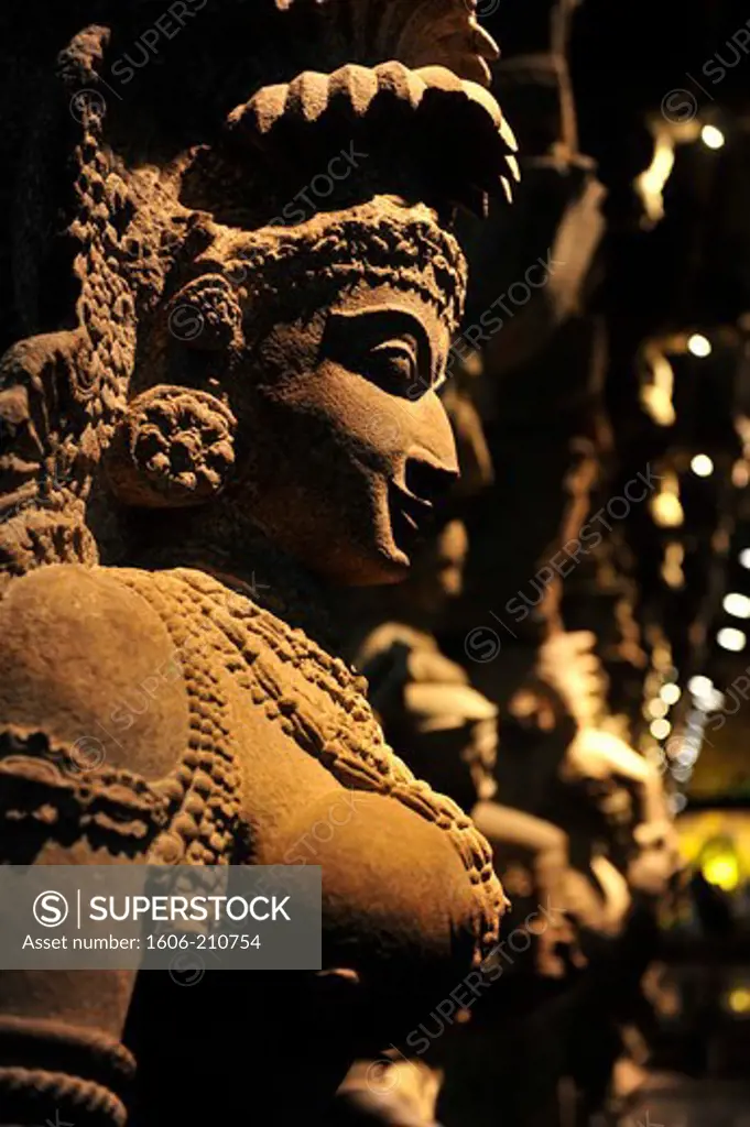 statue Inside of the Meenakshi hindu temple in Madurai,Tamil Nadu,South India,Asia