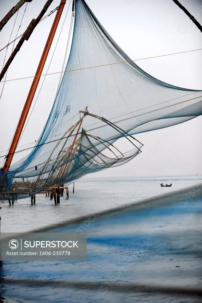 The Chinese fishing nets (Cheena vala) of Fort Kochi (Fort Cochin) in the city of Kochi (Cochin),in the Indian State of Kerala,South India,Asia