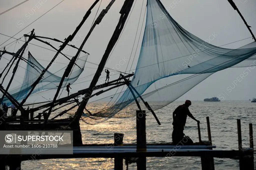 The Chinese fishing nets (Cheena vala) of Fort Kochi (Fort Cochin) in the city of Kochi (Cochin),in the Indian State of Kerala,South India,Asia