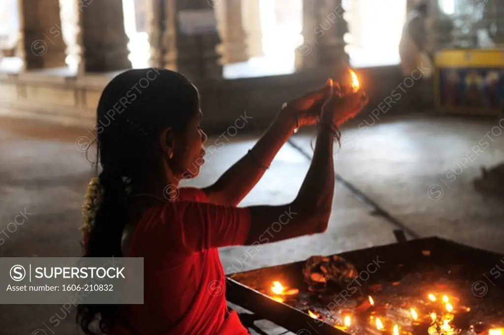Woman holding candle inside Hindu Sri Srirangam Temple in Trichy (Tiruchirapalli) in Tamil Nadu,South India,Asia,Unesco Heritage