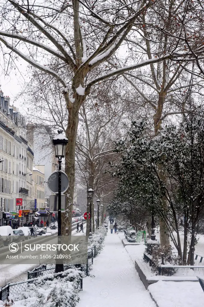 Boulevard de Clichy under the snow,winter in Paris,France,Europa