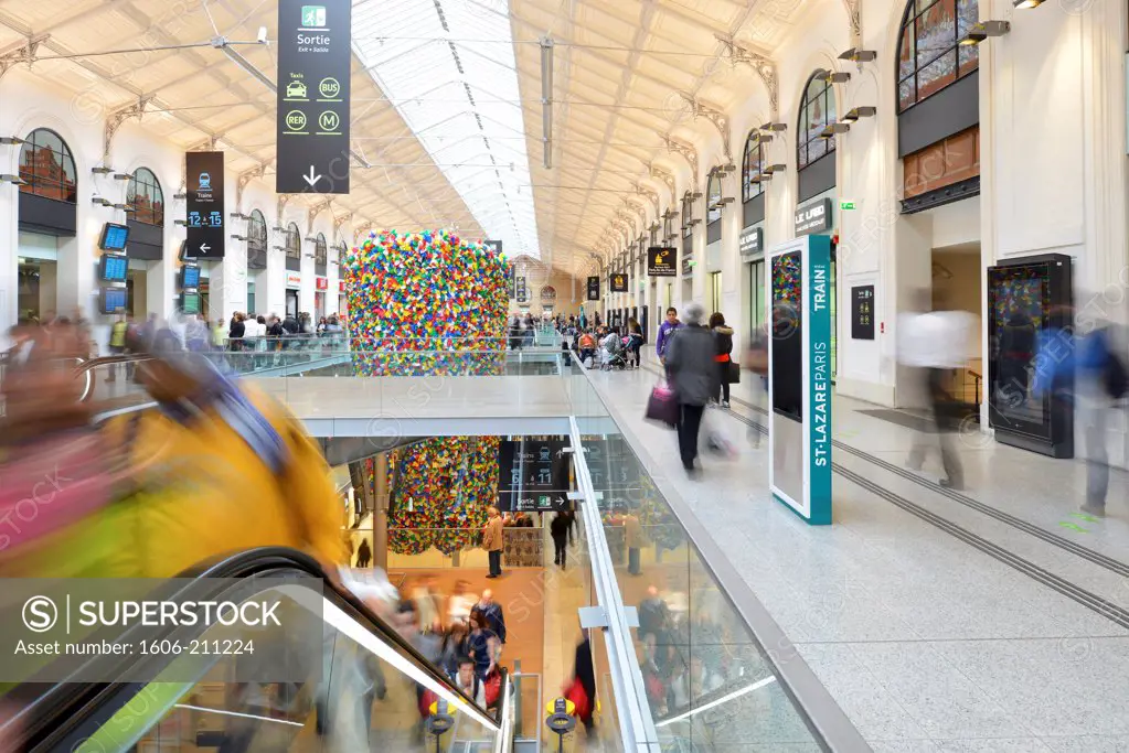 France, Paris, Saint Lazare railway station, new setup in Mall launched in March 2012.