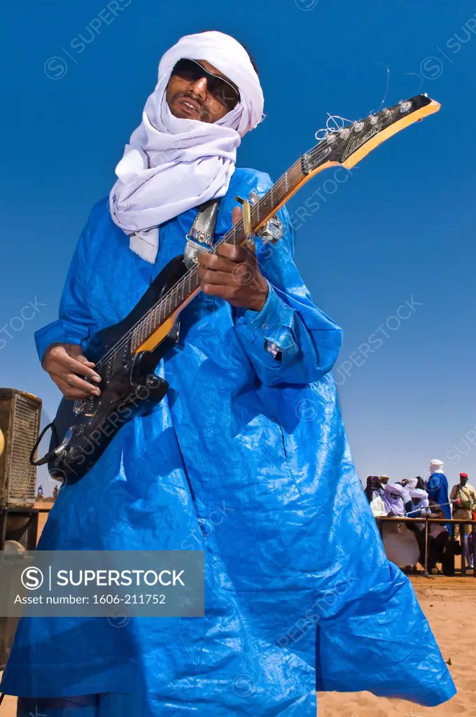 West Africa, Niger, Agadez Province, Agharous village, the Aïr festival, Tuareg guitarist