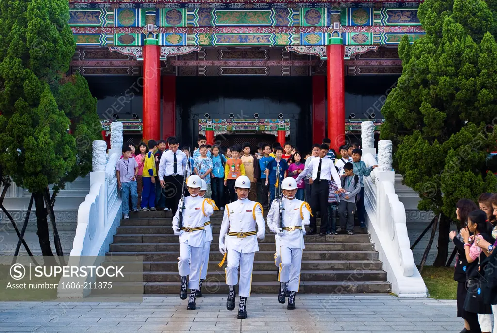 Taiwan, Taipei, Martyr's Shrine, built in 1969 in a Ming style, changing of the guard