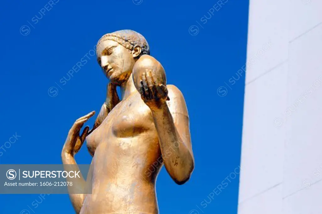 France, Paris, 16th arrondissement Trocadero, the Palais de Chaillot statue.