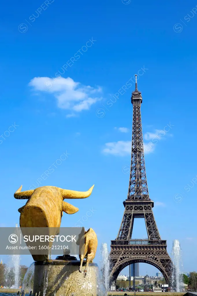 France, Paris, 16th arrondissement. Trocadero. Sculptures and Eiffel Tower.
