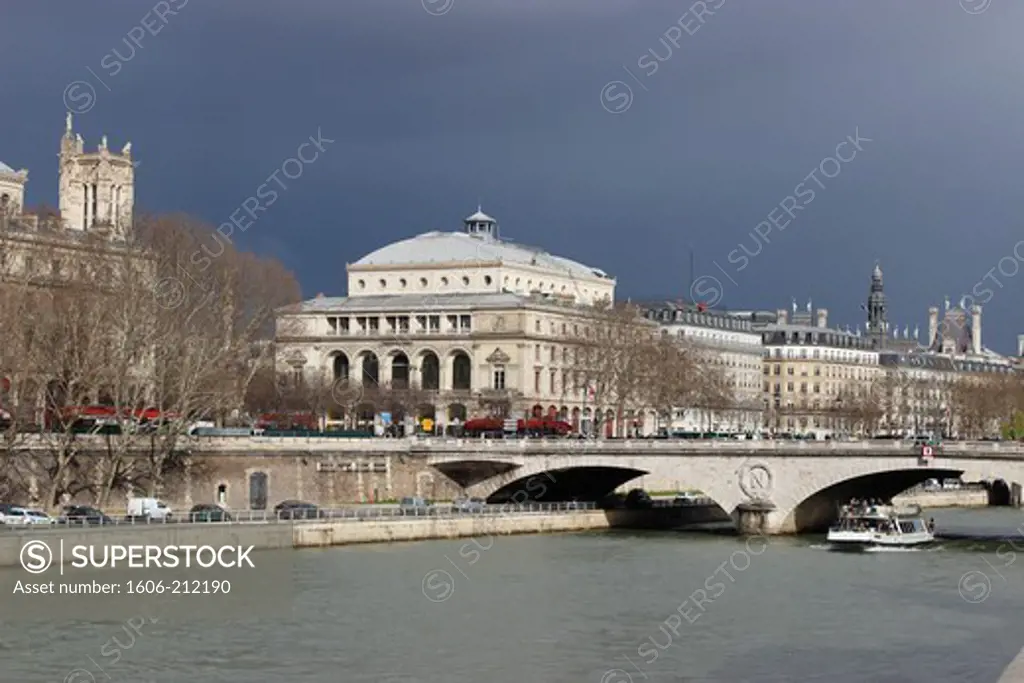 FRANCE, Paris, the Seine and monuments (tour Saint-Jacques, theatre de la Ville,  pont au Change)