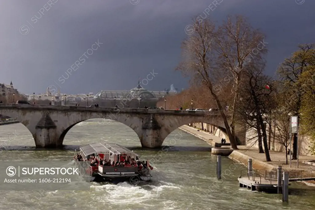 FRANCE, Paris, tourist river boat on the Seine, pont Royal, stormy day