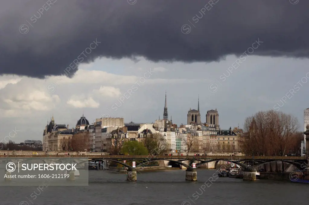 FRANCE, Paris, ""ile de la Cité"", pont des Arts, pont Neuf, and Notre-Dame towers on a stormy day