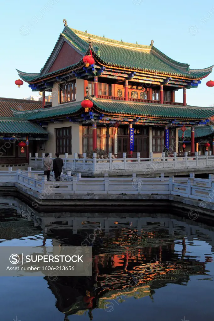 Asia,China, Yunnan, Kunming, Green Lake Park, pavilions,
