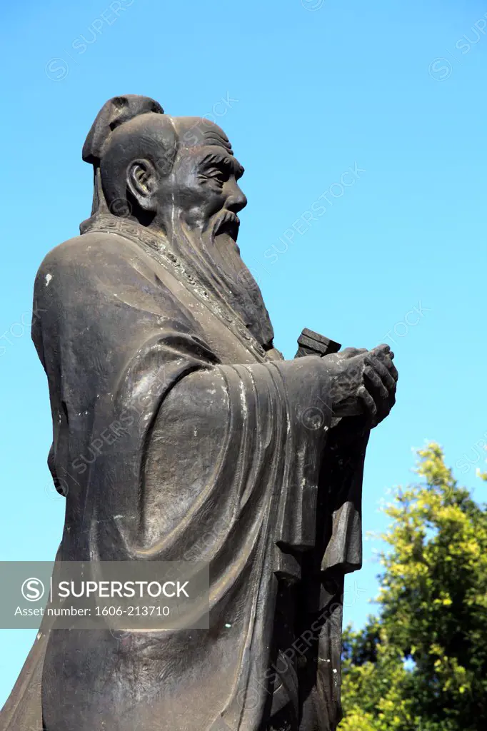 Asia,China, Yunnan, Jianshui, Confucius Temple, Confucius statue,
