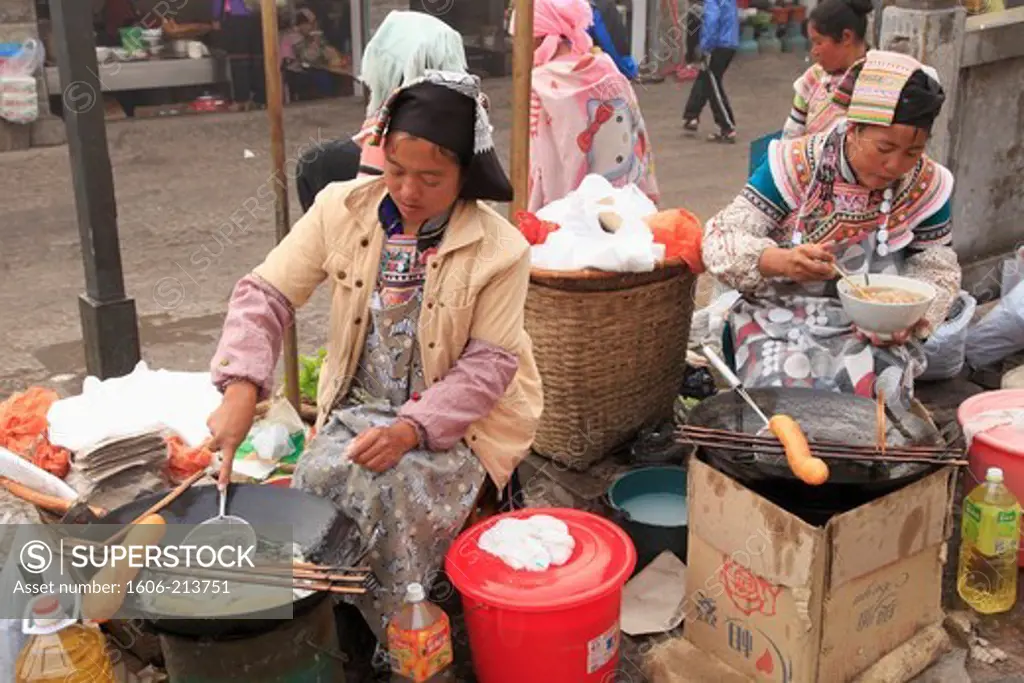 Asia,China, Yunnan, Yuanyang, market, street food stall, ethnic minority people,