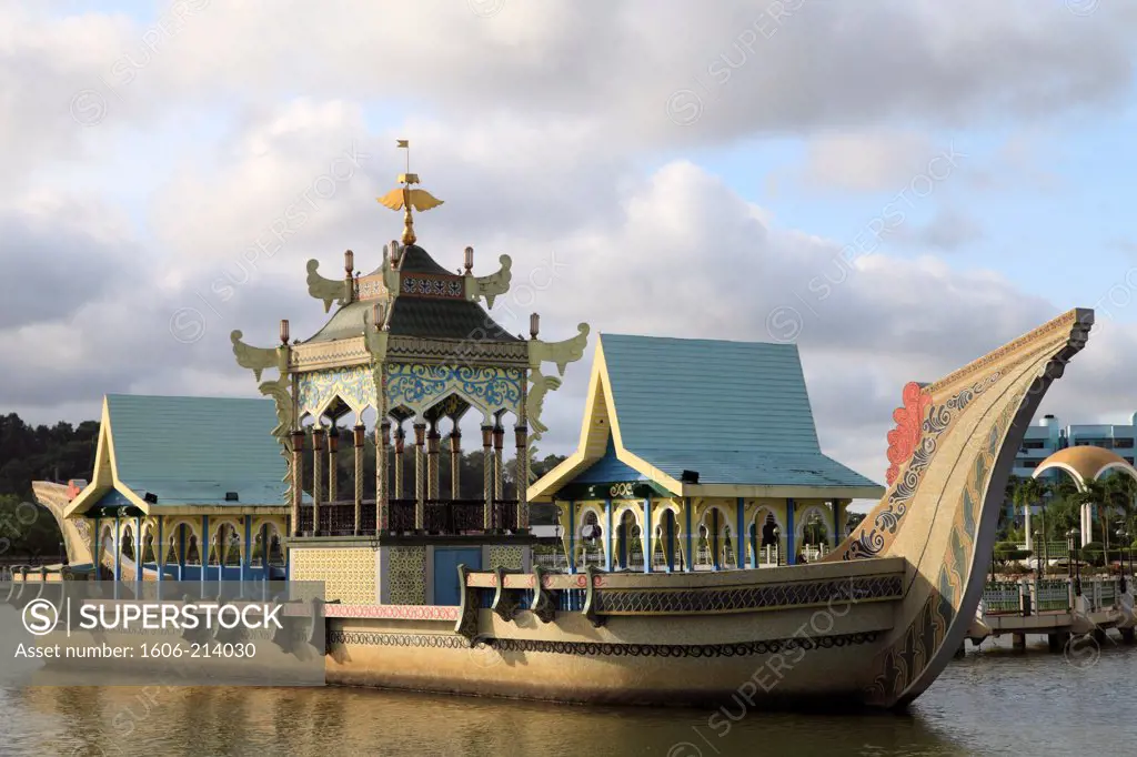 Asia,Brunei, Bandar Seri Begawan, Omar Ali Saifuddien, Mosque, royal barge,