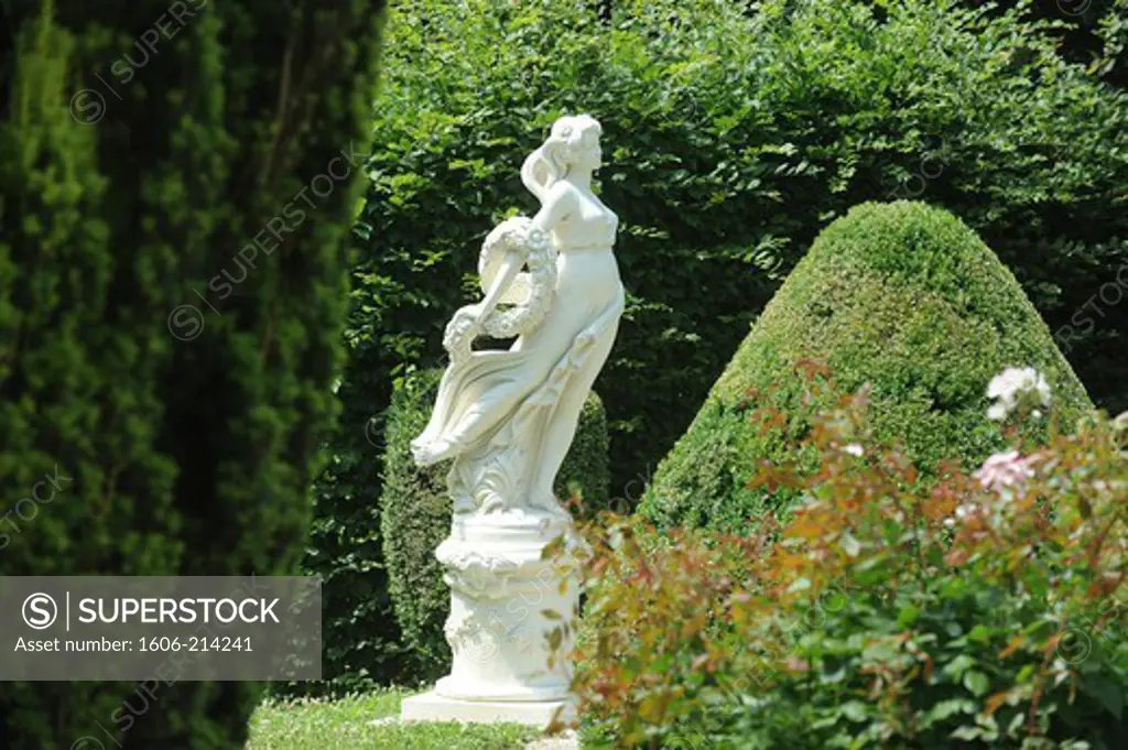 France,Savoie,Aix les Bains, Statue in the garden of Splendide Hotel