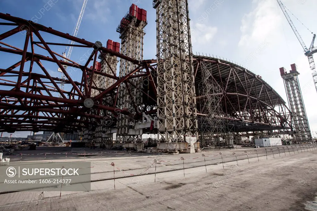 Ukraine, Chernobyl, building site of a new sarcophagus to cover the former reactor n°4 of the nuclear power station.
