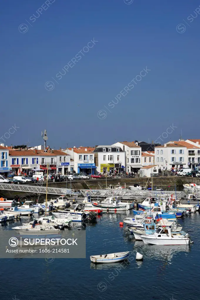 France, Vendée, Yeu island, Port-Joinville harbour.