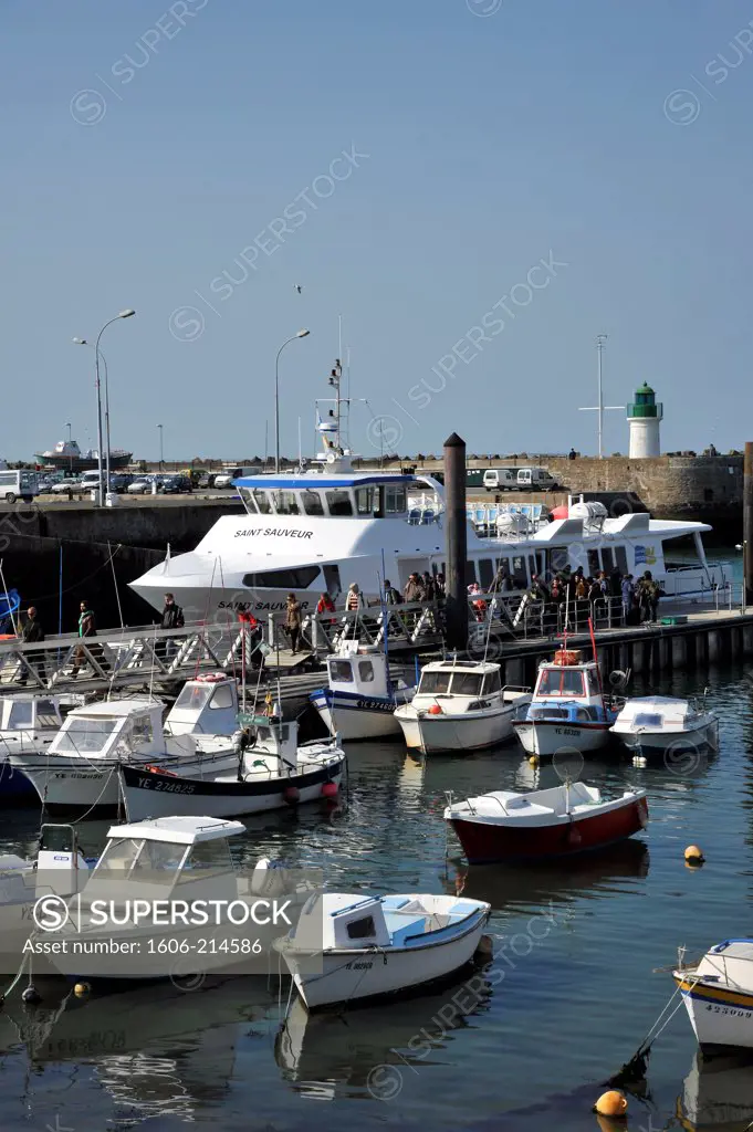France, Vendée, Yeu island, port of Port-Joinville, passengers disembarking from the ferry that makes the connection to the mainland.