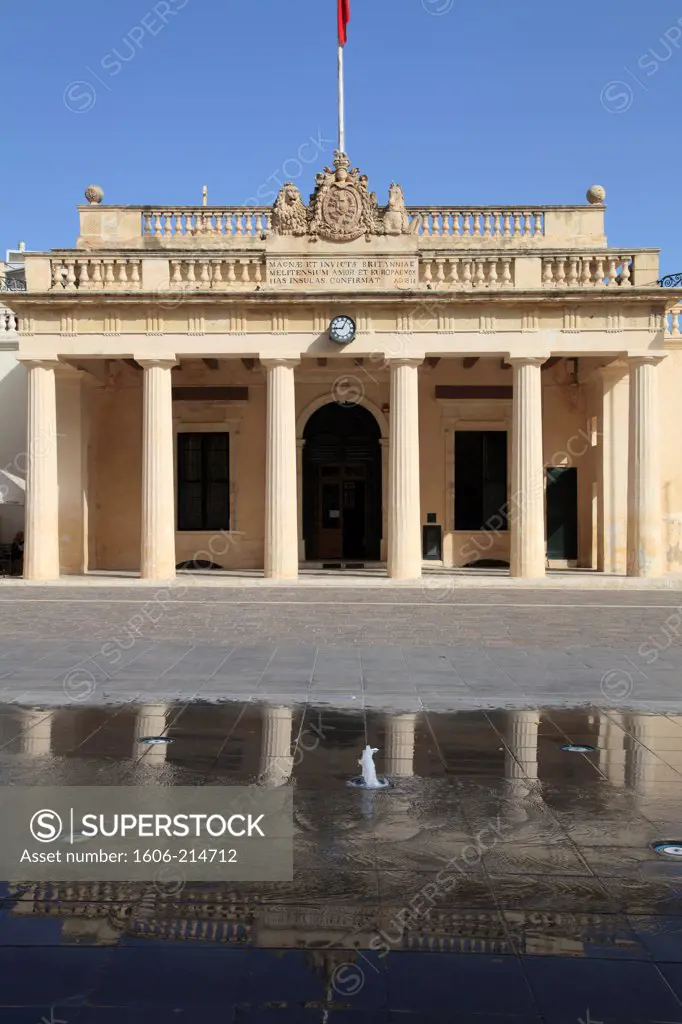 Malta, Valletta,  St George's Square, fountain, architecture