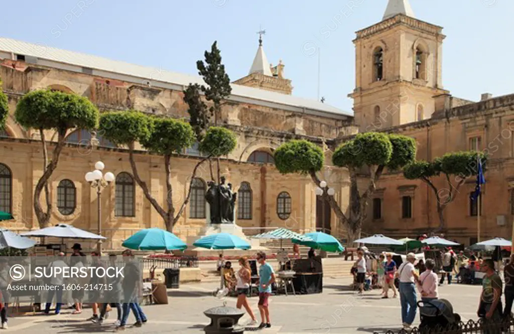 Malta, Valletta,  St John's Co-Cathedral, Republic Street, people