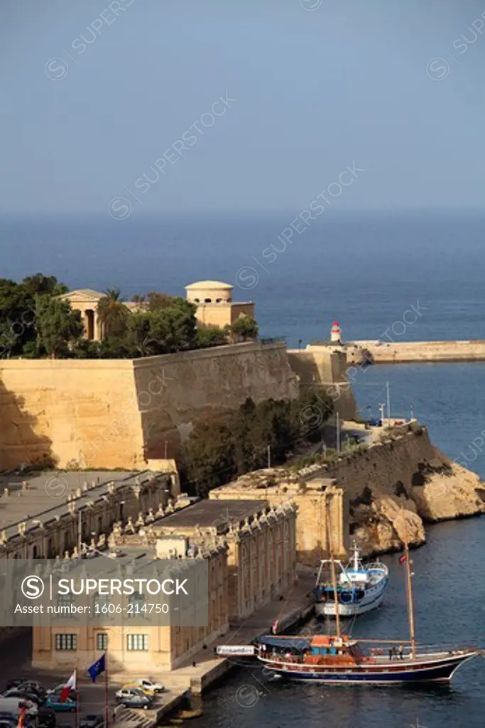 Malta, Valletta, Barriera Wharf, Lower Barrakka Gardens, Grand Harbour