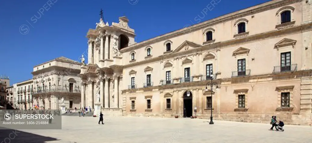 Italy, Sicily, Siracusa, Piazza del Duomo, Archbishop's Palace