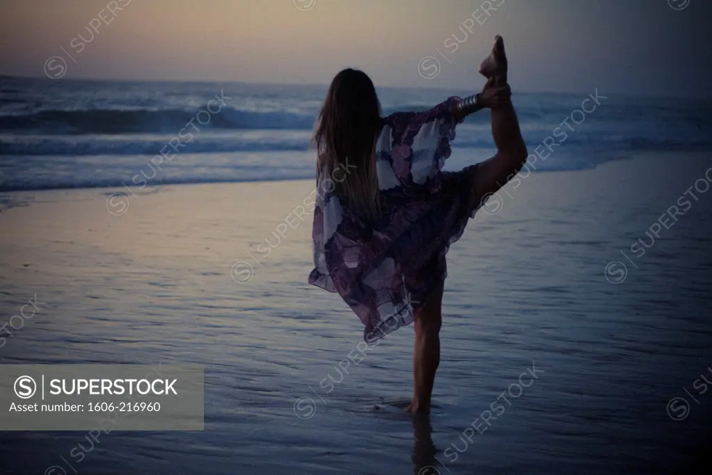 yoga by the ocean for the twilight, hossegor, landes
