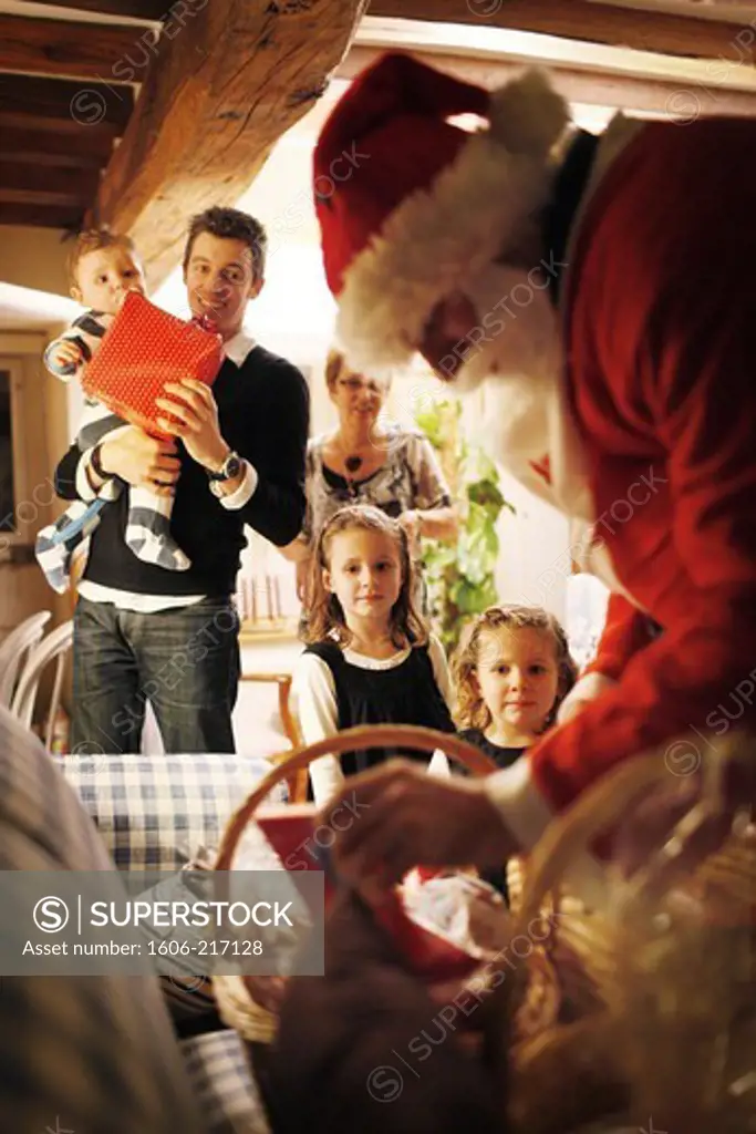 Santa Claus gives presents to children