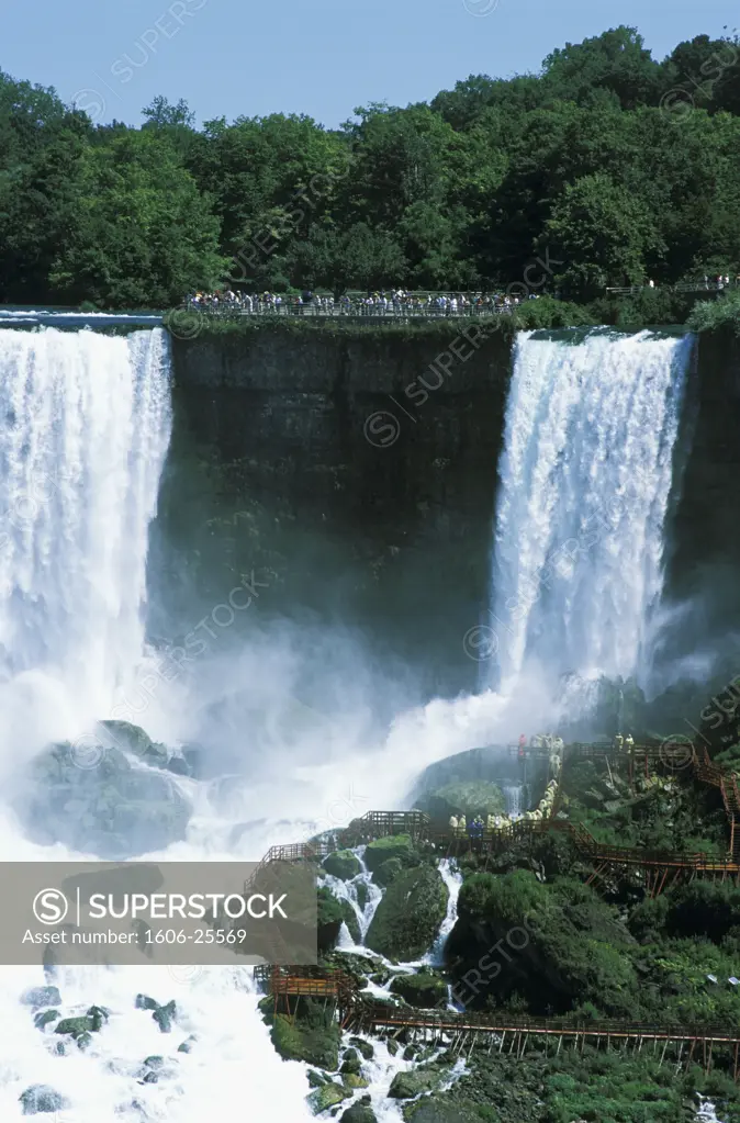 USA, New York State, Niagara Falls, tourists