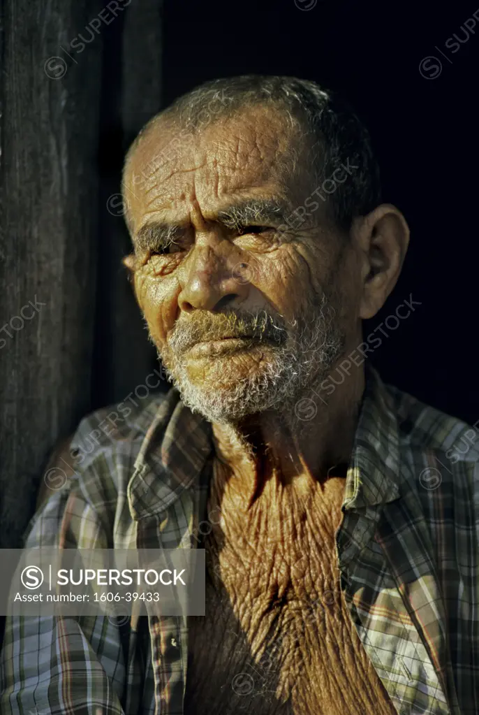 Brasil, portrait of an old man posing for the camera