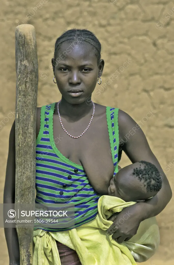 Mali, young woman with her baby