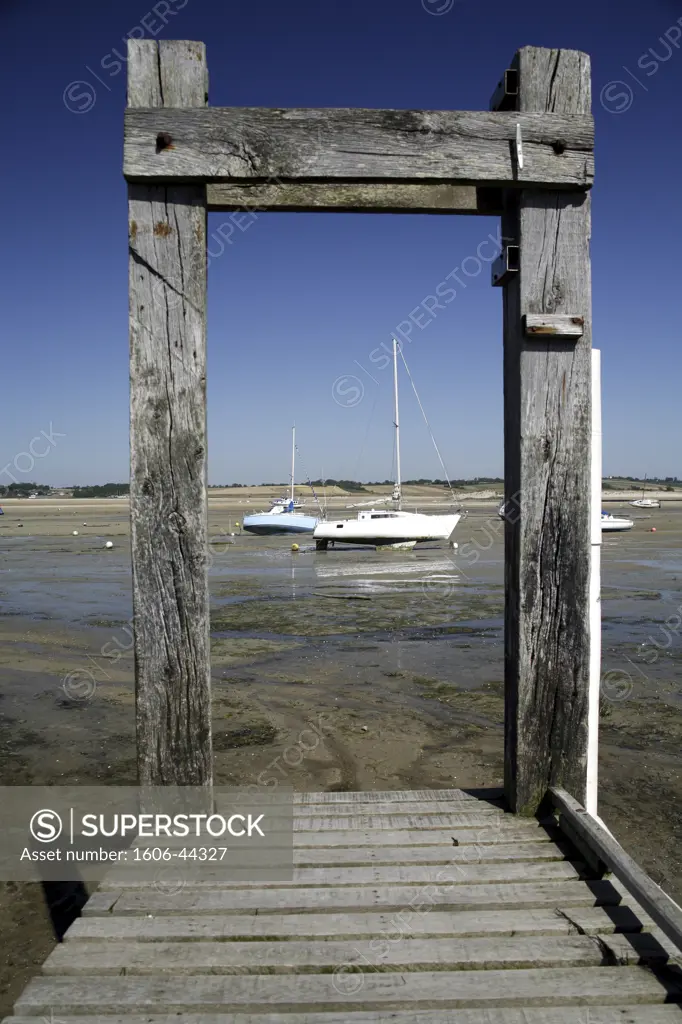 France, Normandie, Manche, Agon-Coutainville, landscape, low water, boats, pontoon