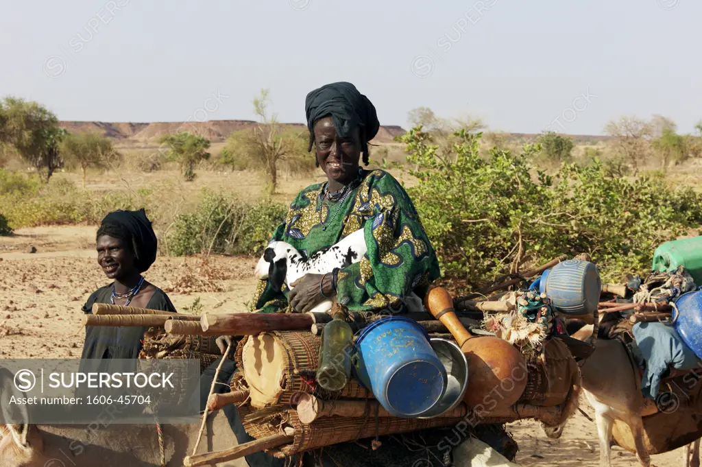 Niger, caravan in desert, two women