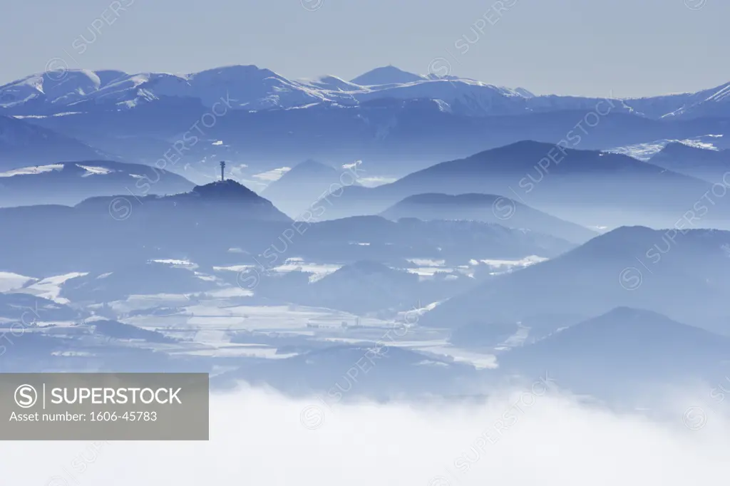France, Provence-Alpes-Côte d'Azur, Hautes-Alpes, winter mountain scenery, mist