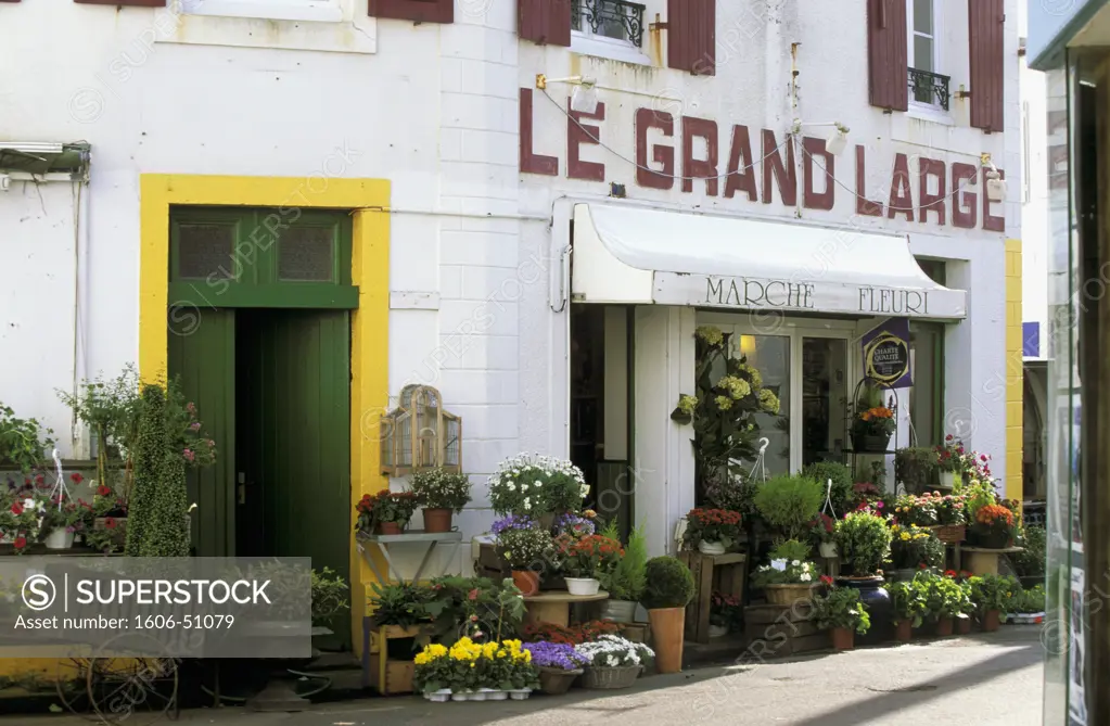 France, Pays de la Loire, Vendée, Ile d'Yeu, Port-Joinville, flower shop