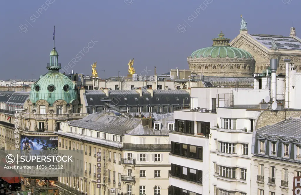 France, Paris, Grands Boulevards, opéra Garnier in background