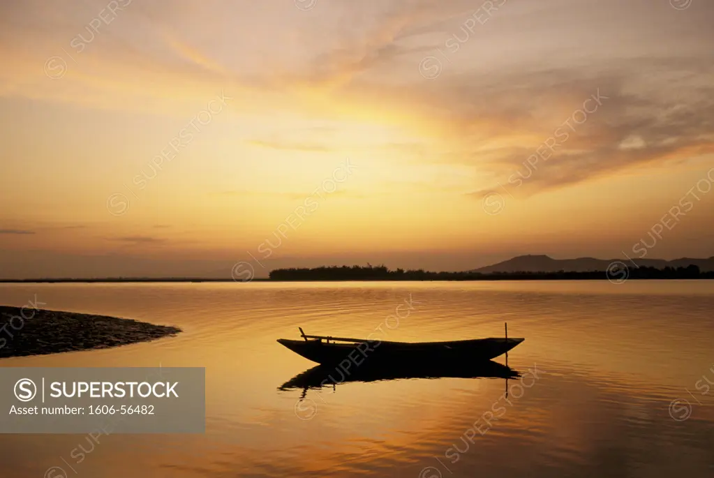 Vietnam, river Lam at sunset