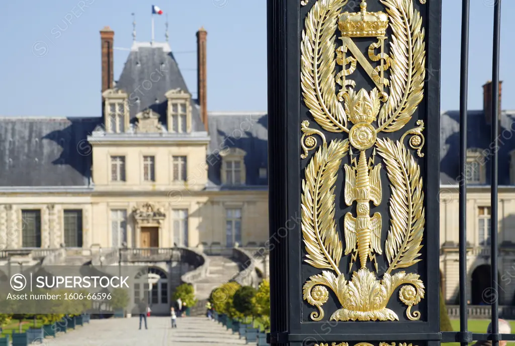 France, Ile-de-France, Seine-et-Marne, chteau de Fontainebleau, portal and cour du Cheval Blanc
