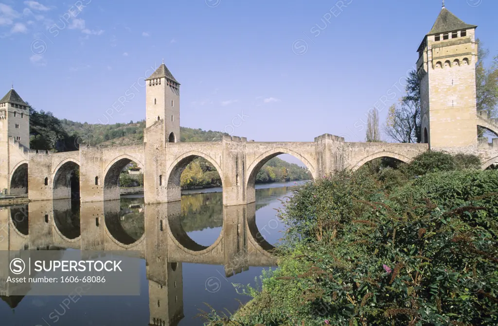 France, Midi Pyrenees, Lot, Cahors,  Valentré bridge on Lot river