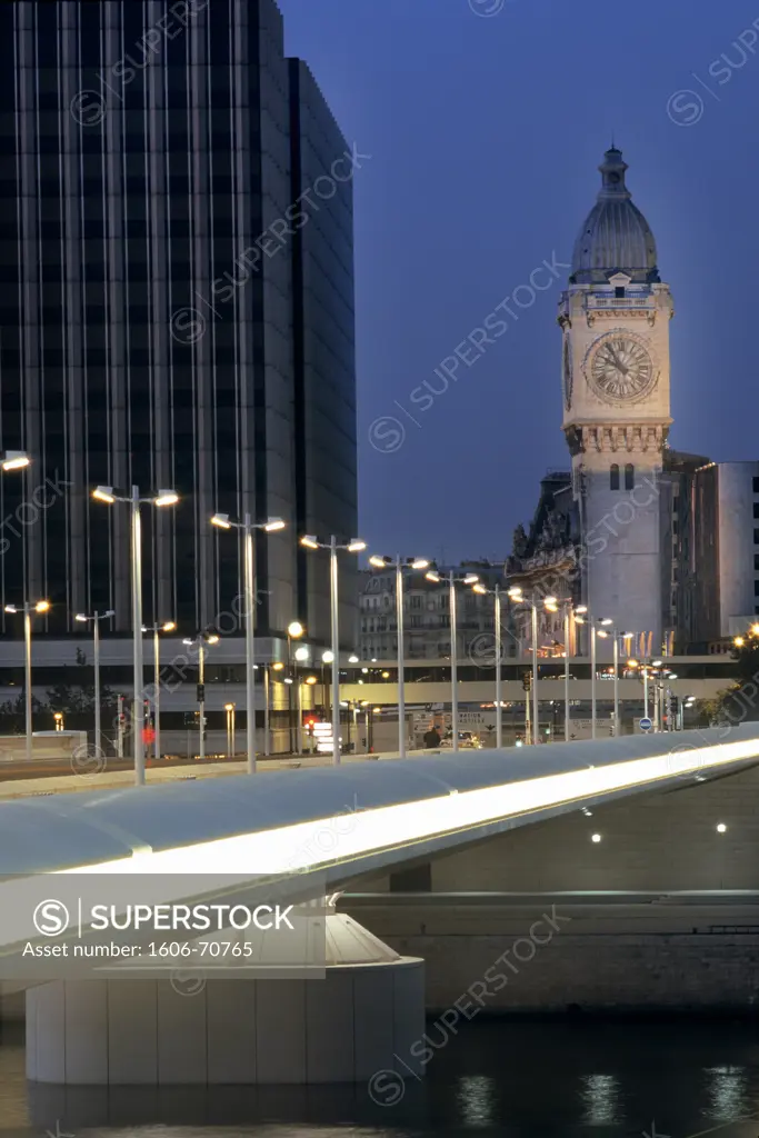 France, Paris, Charles de Gaulle bridge and Gare de Lyon (train station)
