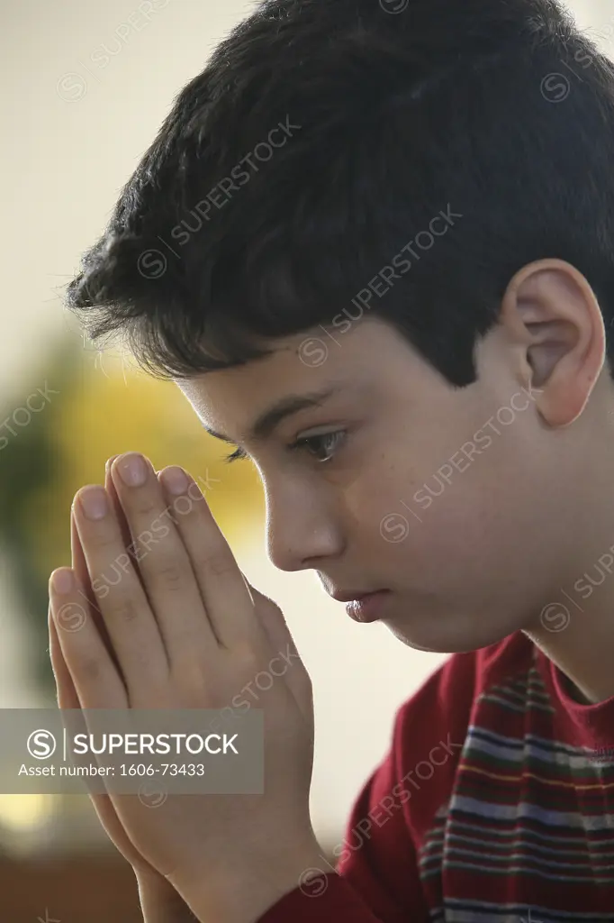 France, Paris, Boy praying