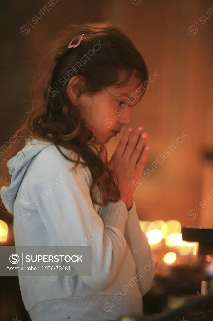 France, Finistère, Quimper, Christian girl praying