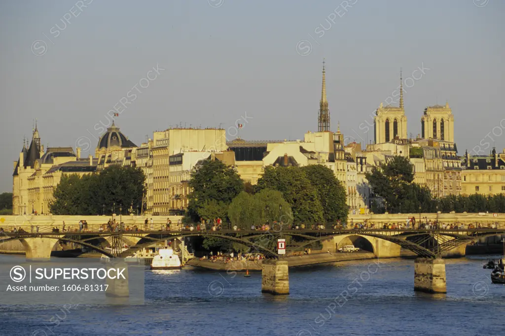 France, Paris, Pont des Arts, Ile de la Cit, Seine