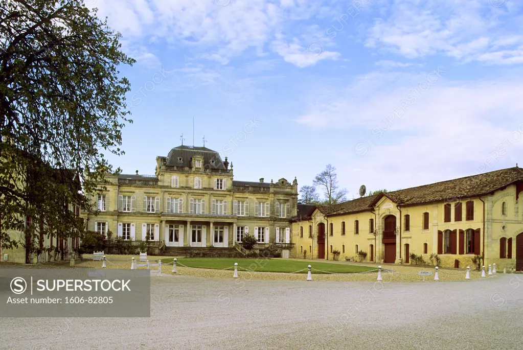 France, Aquitaine, Gironde, Margaux, Giscours castle, facade of the buildings and alley