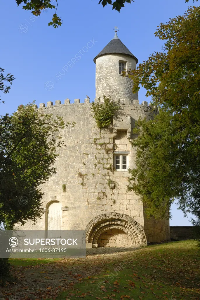 France, Poitou-Charentes, Charente-Maritime, Surgres, fortified wall