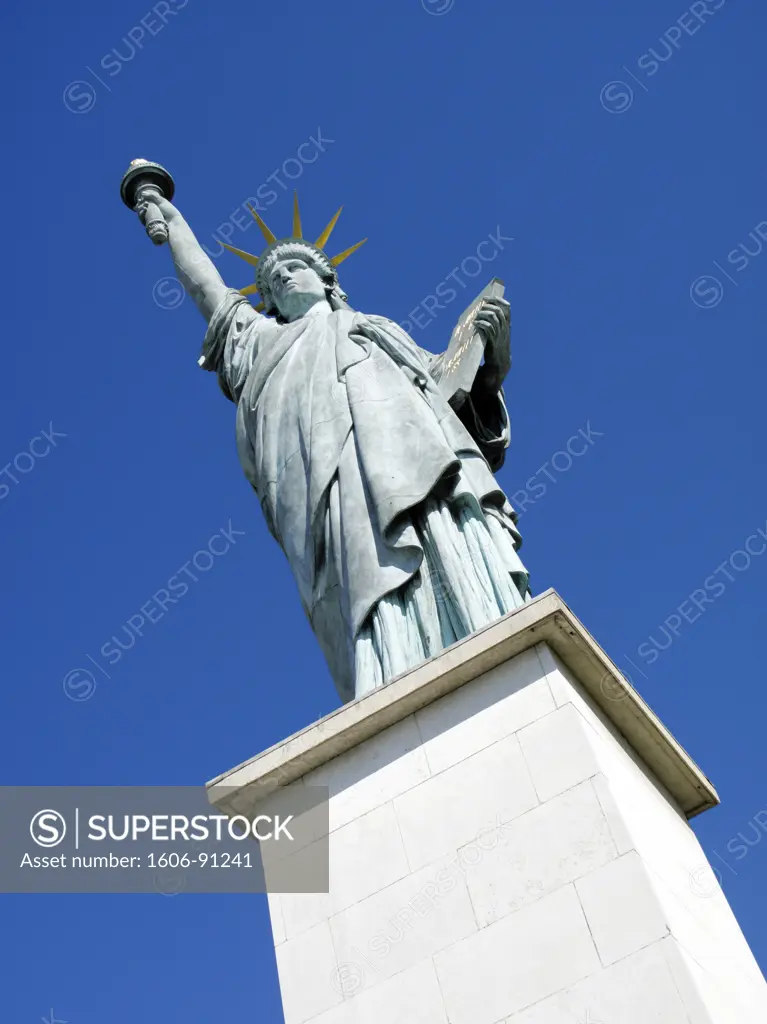 France, Paris, 15th arrondissement, Statue of Liberty