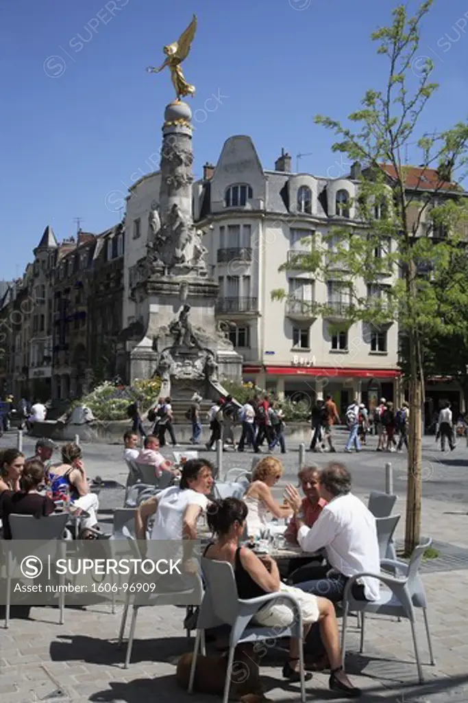 France, Champagne, Reims, Place Drouet d'Erlon, fountain, cafe, people