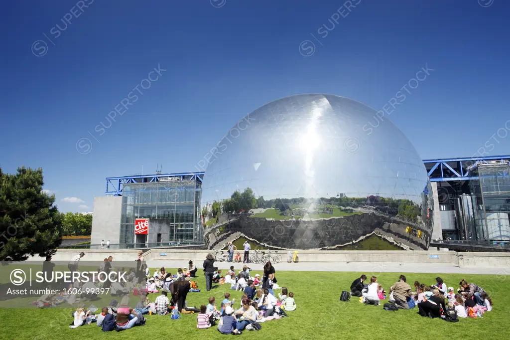 France, Paris, parc de La Villette, Cit des Sciences et de l'Industrie, La Gode omnimax