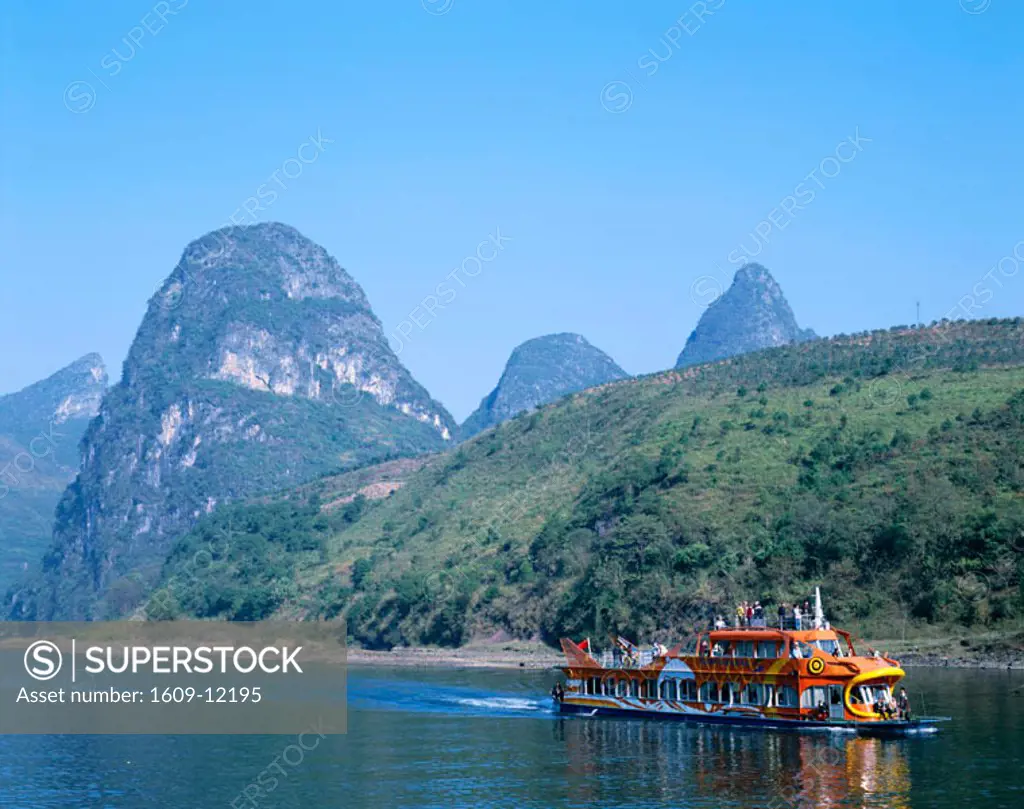 Li River / Typical Scenery / Limestone Mountains & Tour Boat, Guilin / Yangshou, Guangxi Province, China