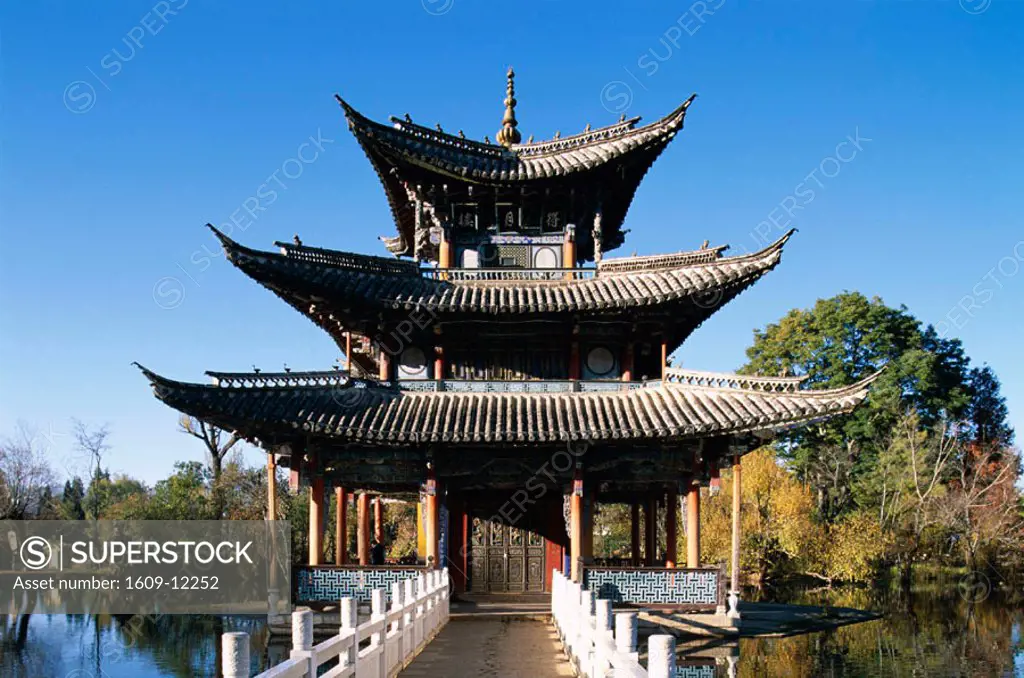 Black Dragon Pool Park / Deyue Pavilion / Pagoda / Ming Dynasty, Lijiang, Yunnan Province, China