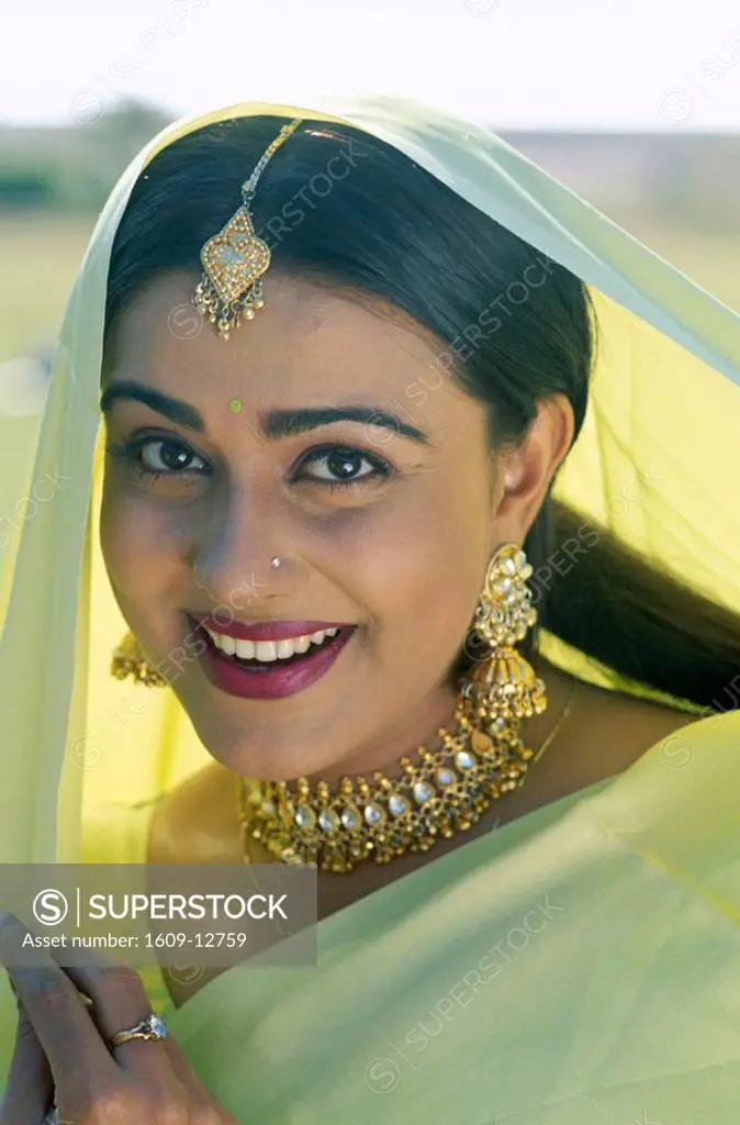 Woman Dressed in Sari / Traditional Costume / Portrait, Mumbai (Bombay), Maharastra, India
